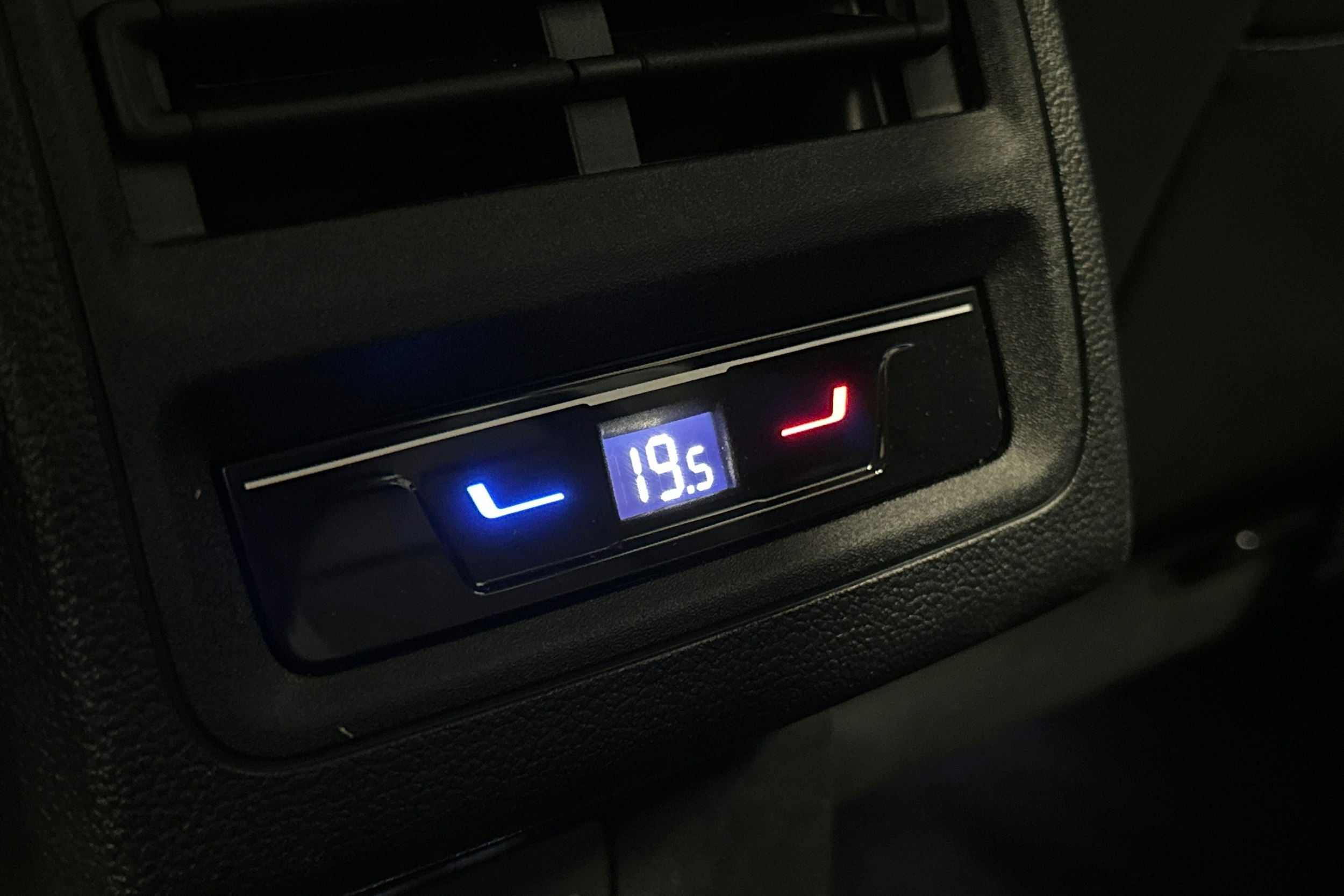 sininen Volkswagen Golf 2025 kuva 15.