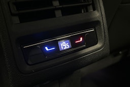sininen Volkswagen Golf 2025 kuva 15.