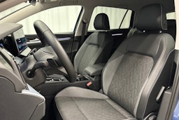 sininen Volkswagen Golf 2025 kuva 16.