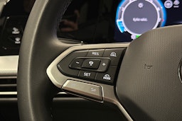 sininen Volkswagen Golf 2025 kuva 18.