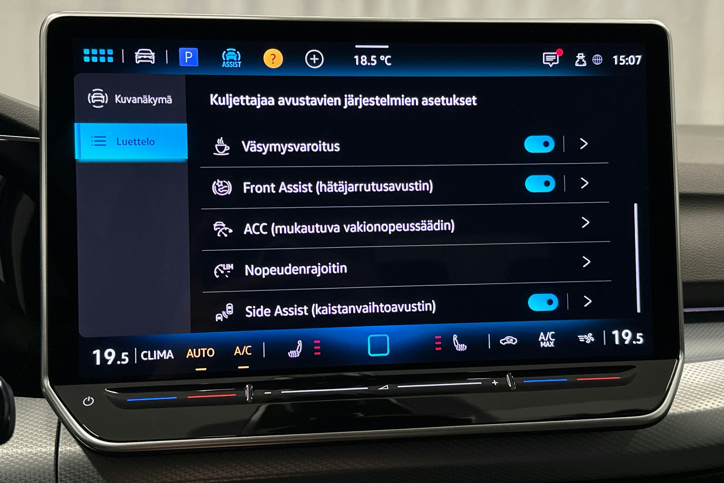 sininen Volkswagen Golf 2025 kuva 25.