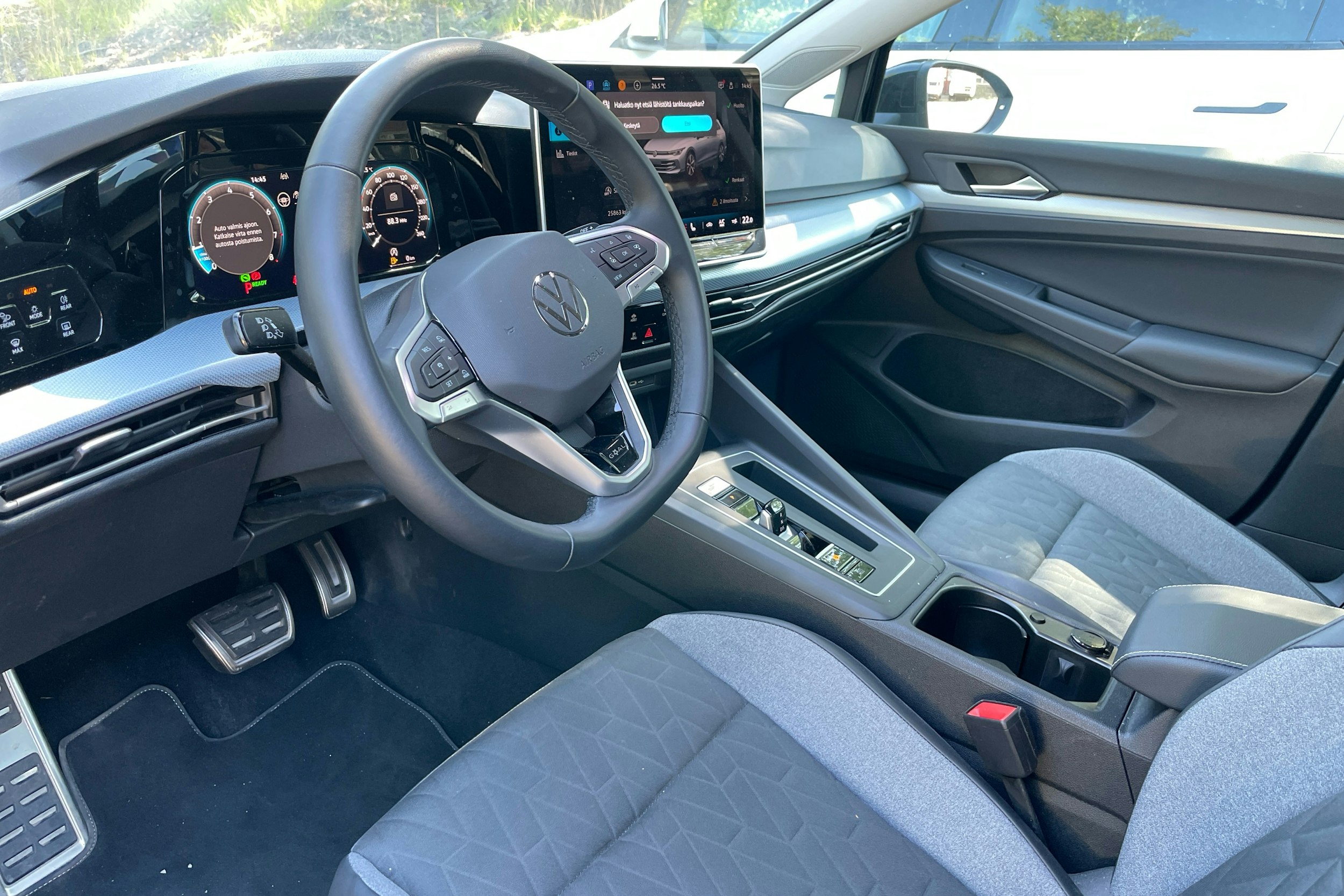 musta Volkswagen Golf 2025 kuva 3.