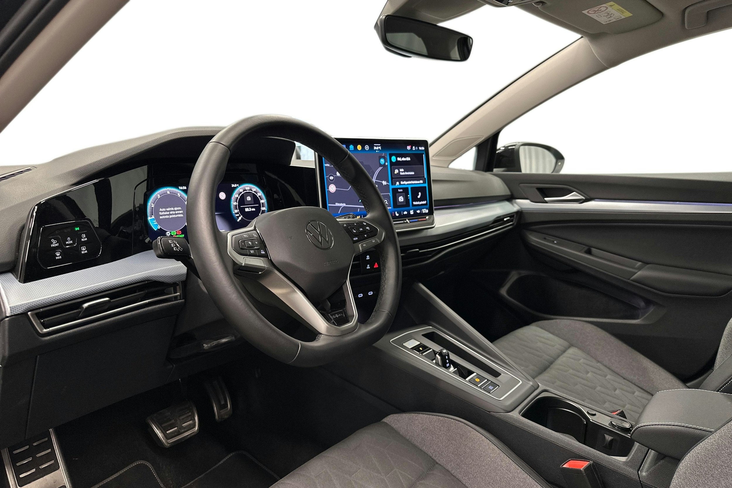musta Volkswagen Golf 2025 kuva 7.