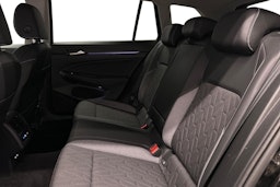 musta Volkswagen Golf 2025 kuva 10.