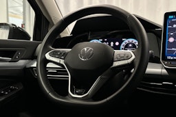musta Volkswagen Golf 2025 kuva 18.
