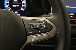 musta Volkswagen Golf 2025 kuva 20.