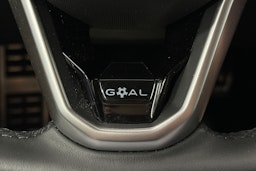 musta Volkswagen Golf 2025 kuva 21.