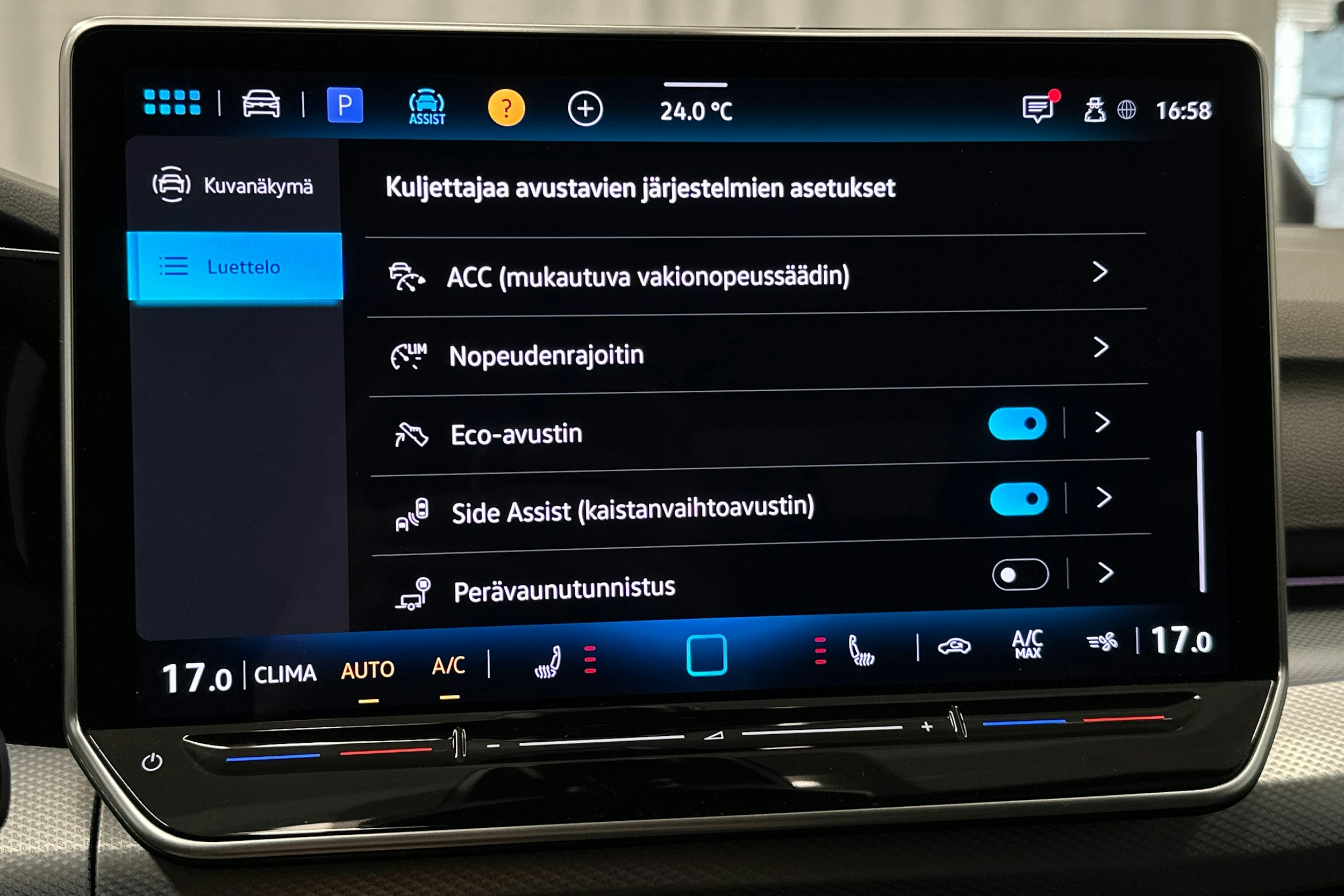 musta Volkswagen Golf 2025 kuva 27.