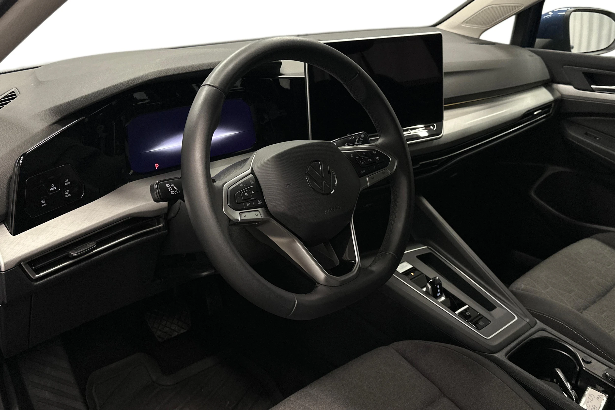 sininen Volkswagen Golf 2025 kuva 6.