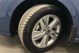 sininen Volkswagen Golf 2025 kuva 10.