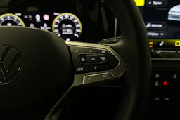 sininen Volkswagen Golf 2025 kuva 12.