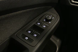 sininen Volkswagen Golf 2025 kuva 14.
