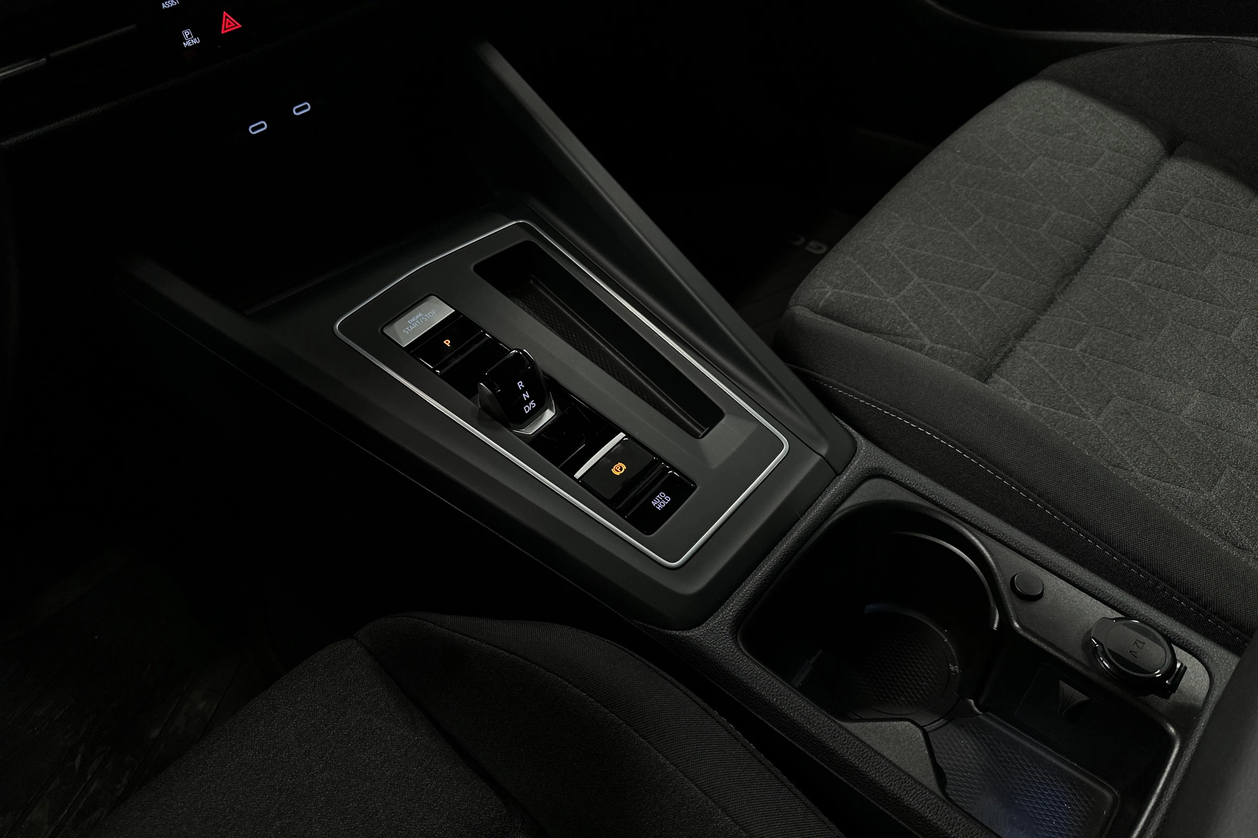 sininen Volkswagen Golf 2025 kuva 29.