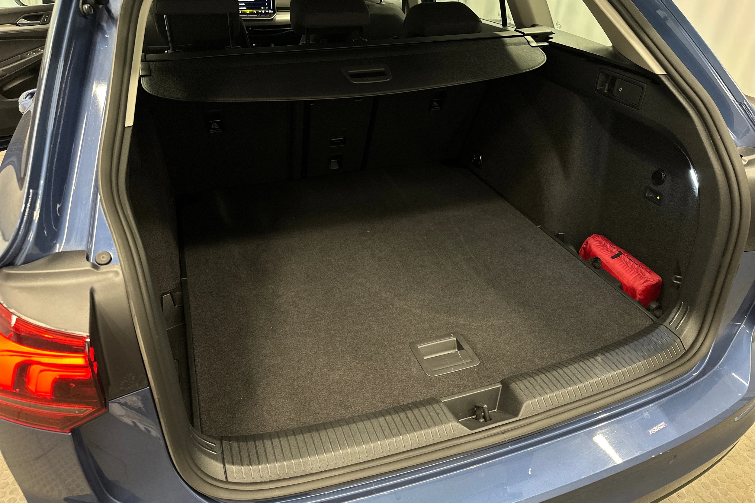 sininen Volkswagen Golf 2025 kuva 31.