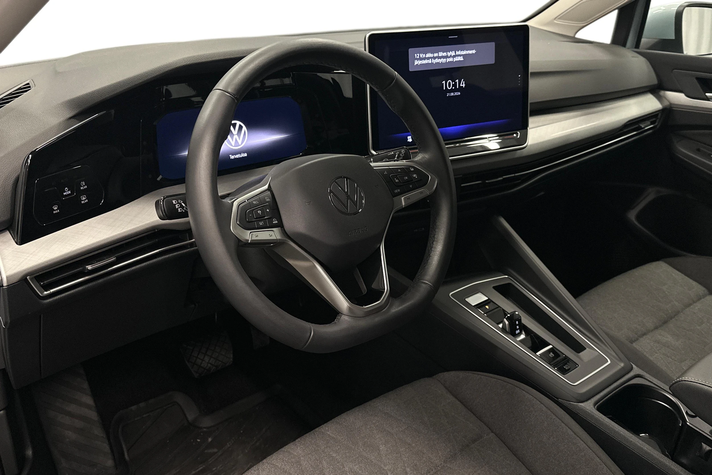 sininen Volkswagen Golf 2025 kuva 6.