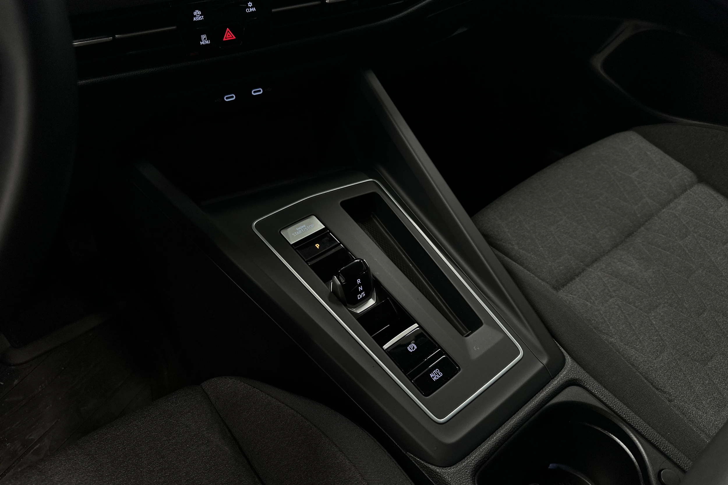 sininen Volkswagen Golf 2025 kuva 30.