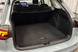 sininen Volkswagen Golf 2025 kuva 32.