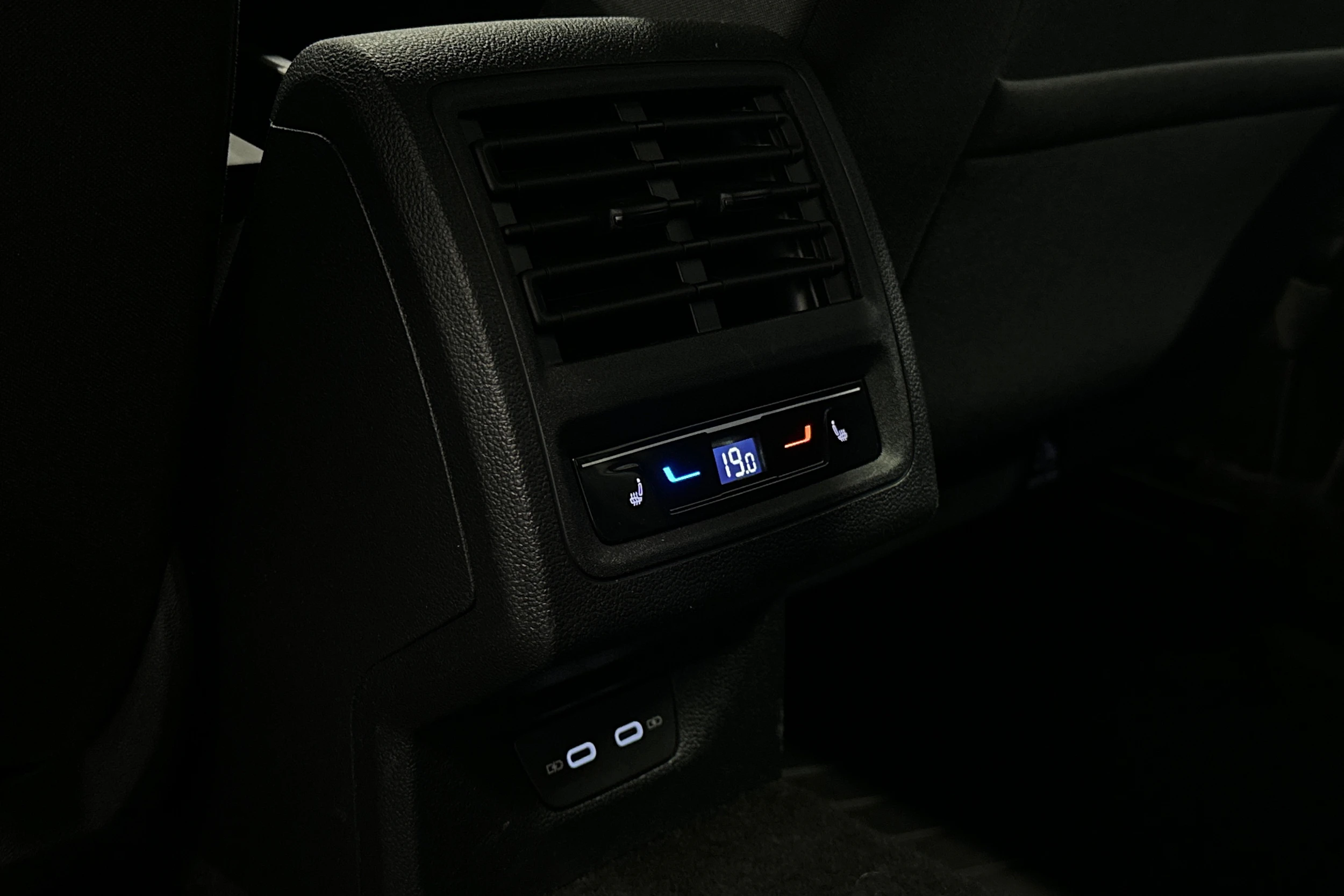 sininen Volkswagen Golf 2025 kuva 35.