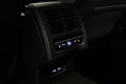 sininen Volkswagen Golf 2025 kuva 35.