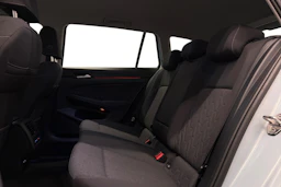 sininen Volkswagen Golf 2025 kuva 8.