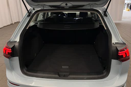 sininen Volkswagen Golf 2025 kuva 11.