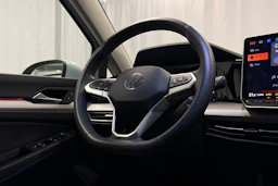 sininen Volkswagen Golf 2025 kuva 14.