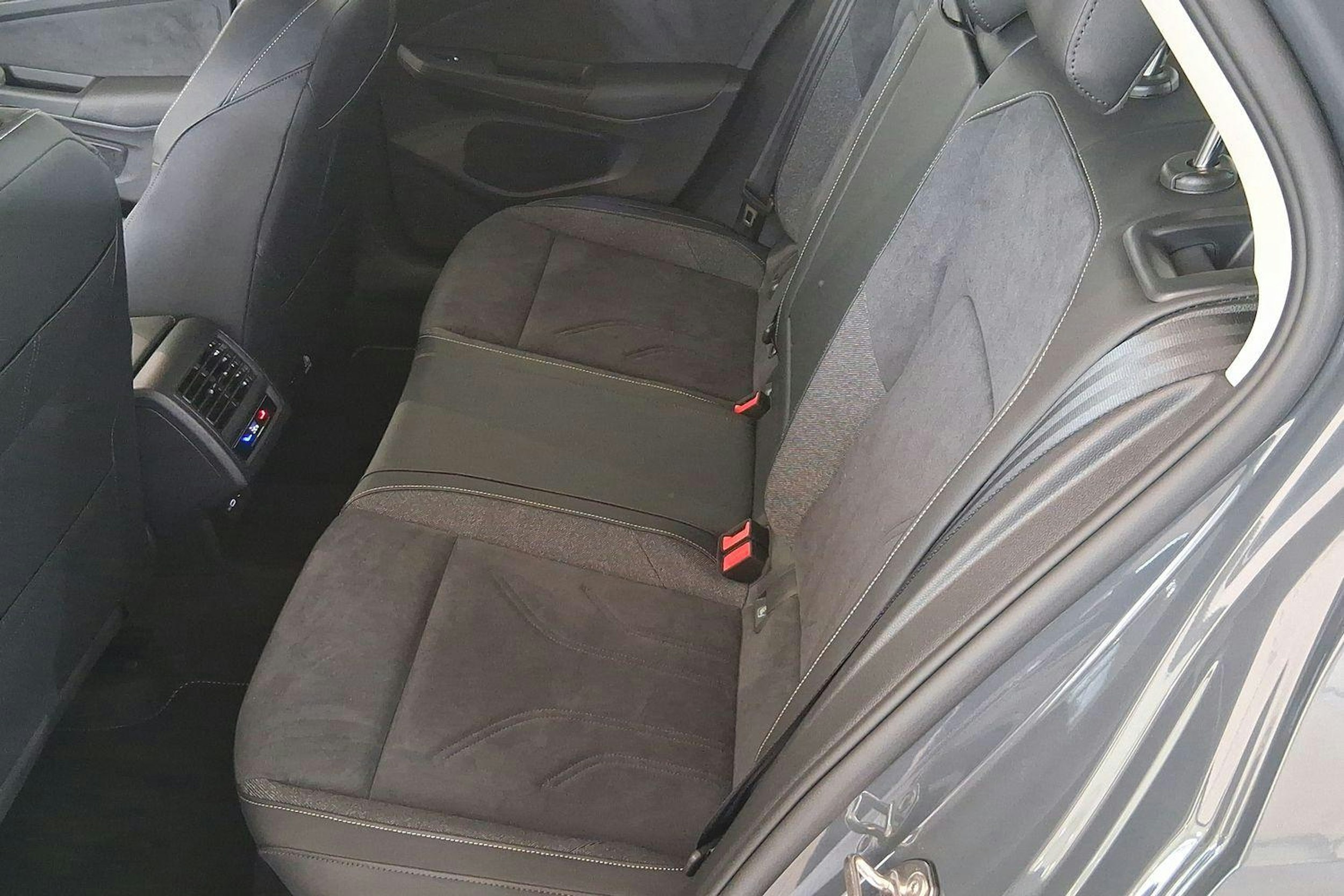met. harmaa Volkswagen Golf 2025 kuva 8.