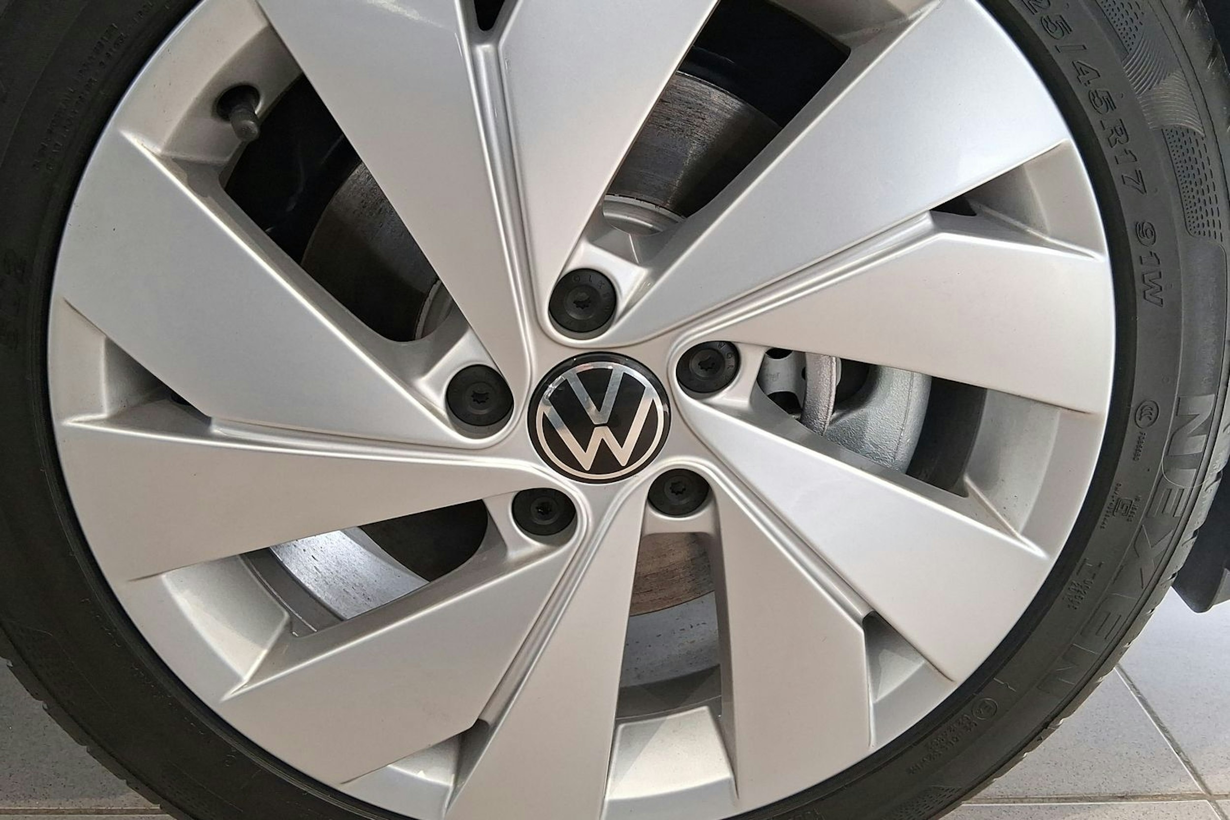 met. harmaa Volkswagen Golf 2025 kuva 9.