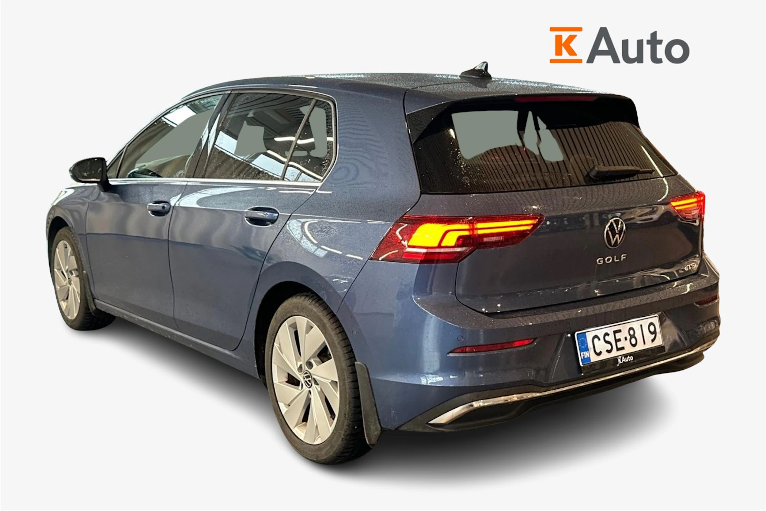 sininen Volkswagen Golf 2025 kuva 2.