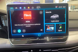 musta Volkswagen Golf 2025 kuva 14.