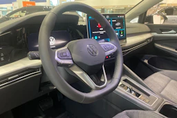 musta Volkswagen Golf 2025 kuva 15.