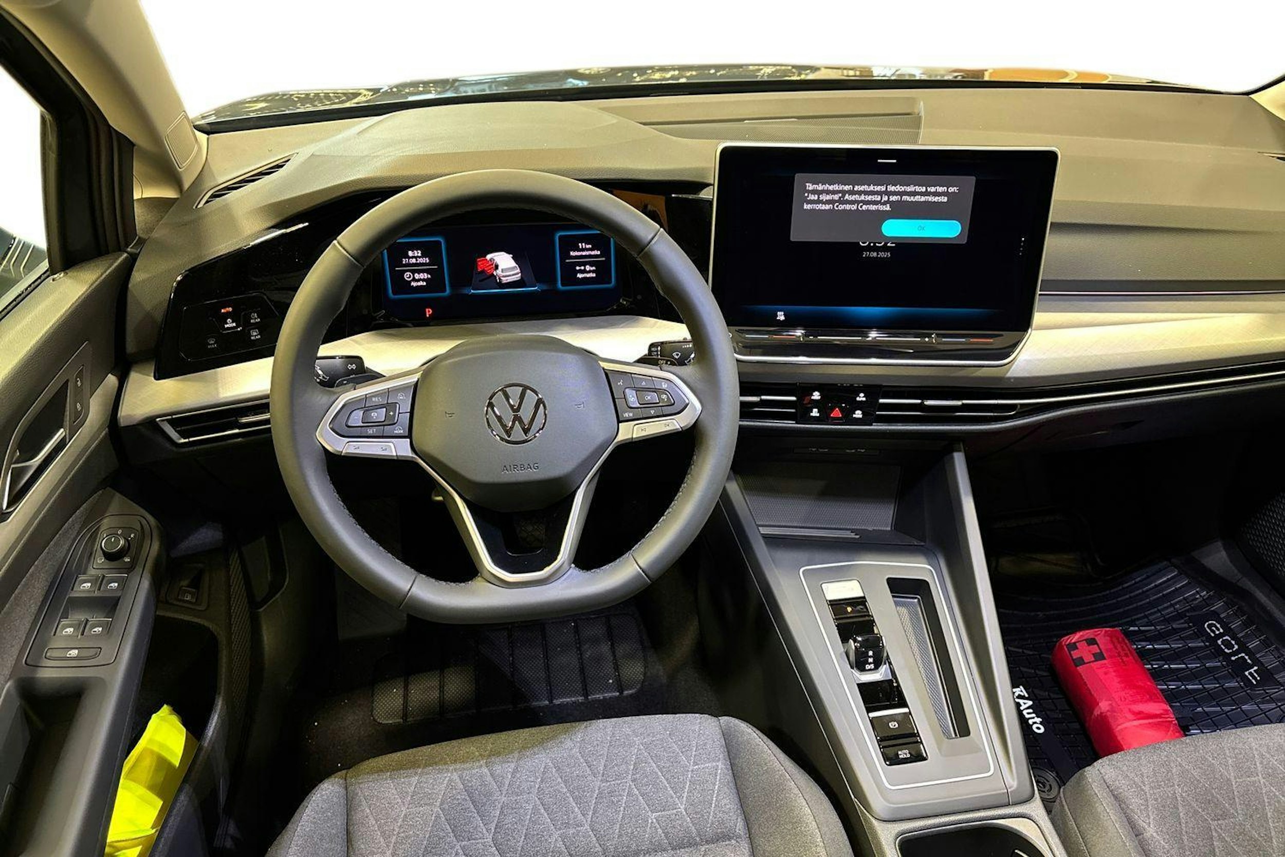 met. harmaa Volkswagen Golf 2025 kuva 6.