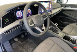 harmaa Volkswagen Golf 2025 kuva 6.