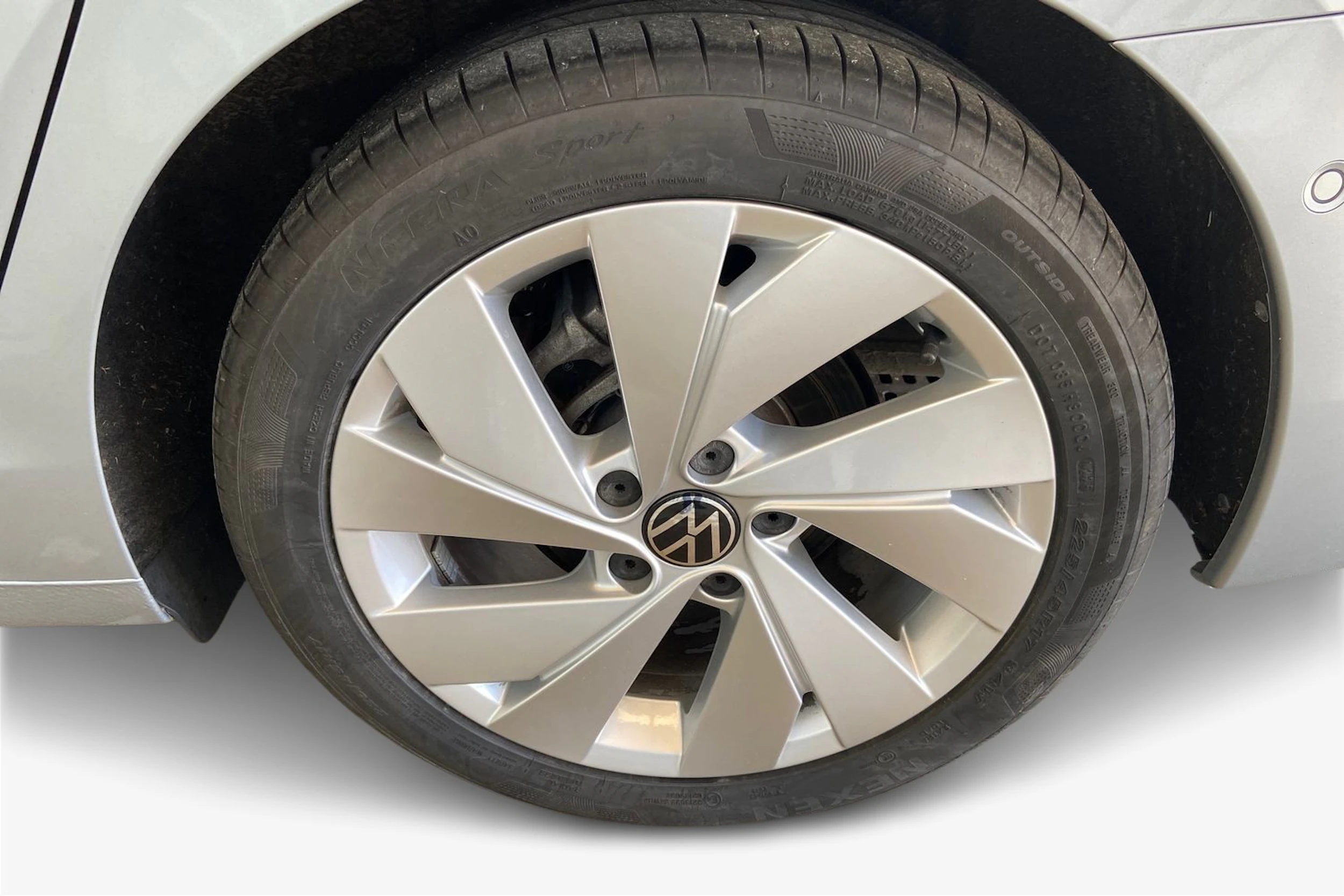 harmaa Volkswagen Golf 2025 kuva 9.