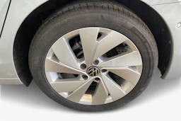 harmaa Volkswagen Golf 2025 kuva 9.