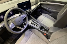 harmaa Volkswagen Golf 2025 kuva 6.