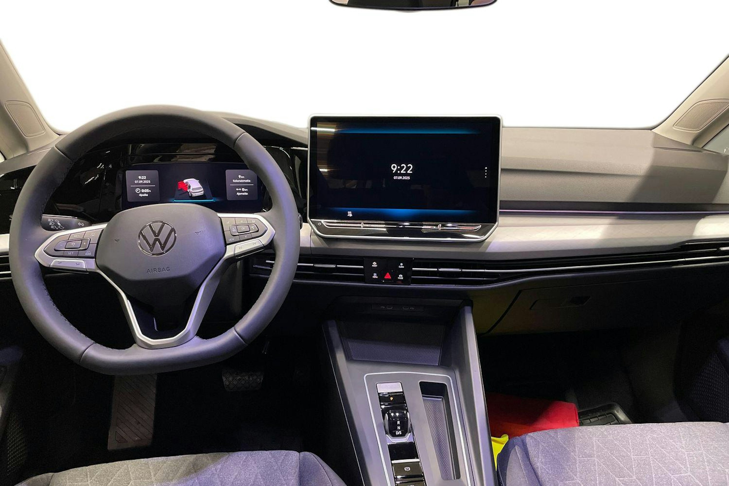 harmaa Volkswagen Golf 2025 kuva 7.