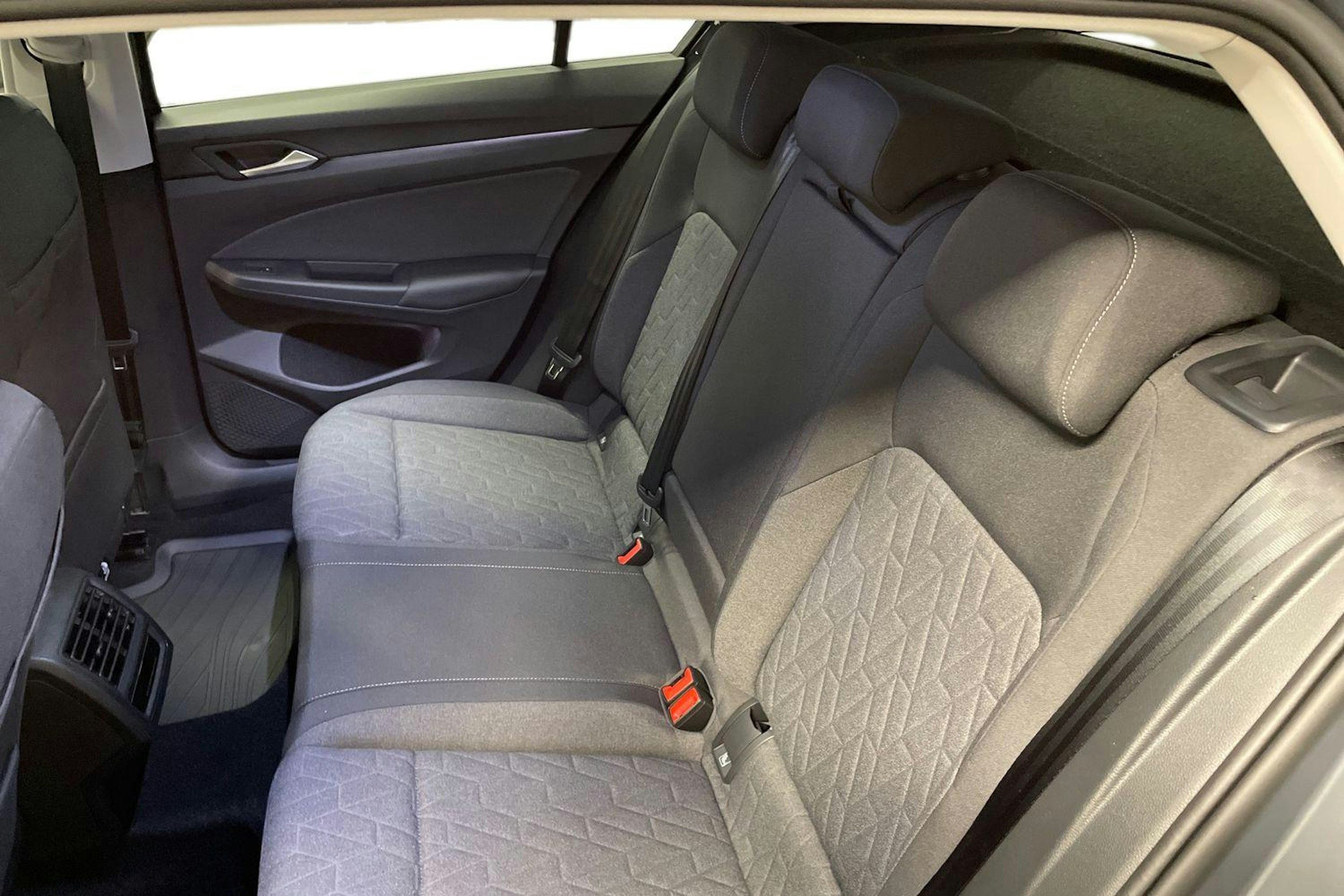 harmaa Volkswagen Golf 2025 kuva 8.