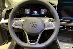 harmaa Volkswagen Golf 2025 kuva 11.