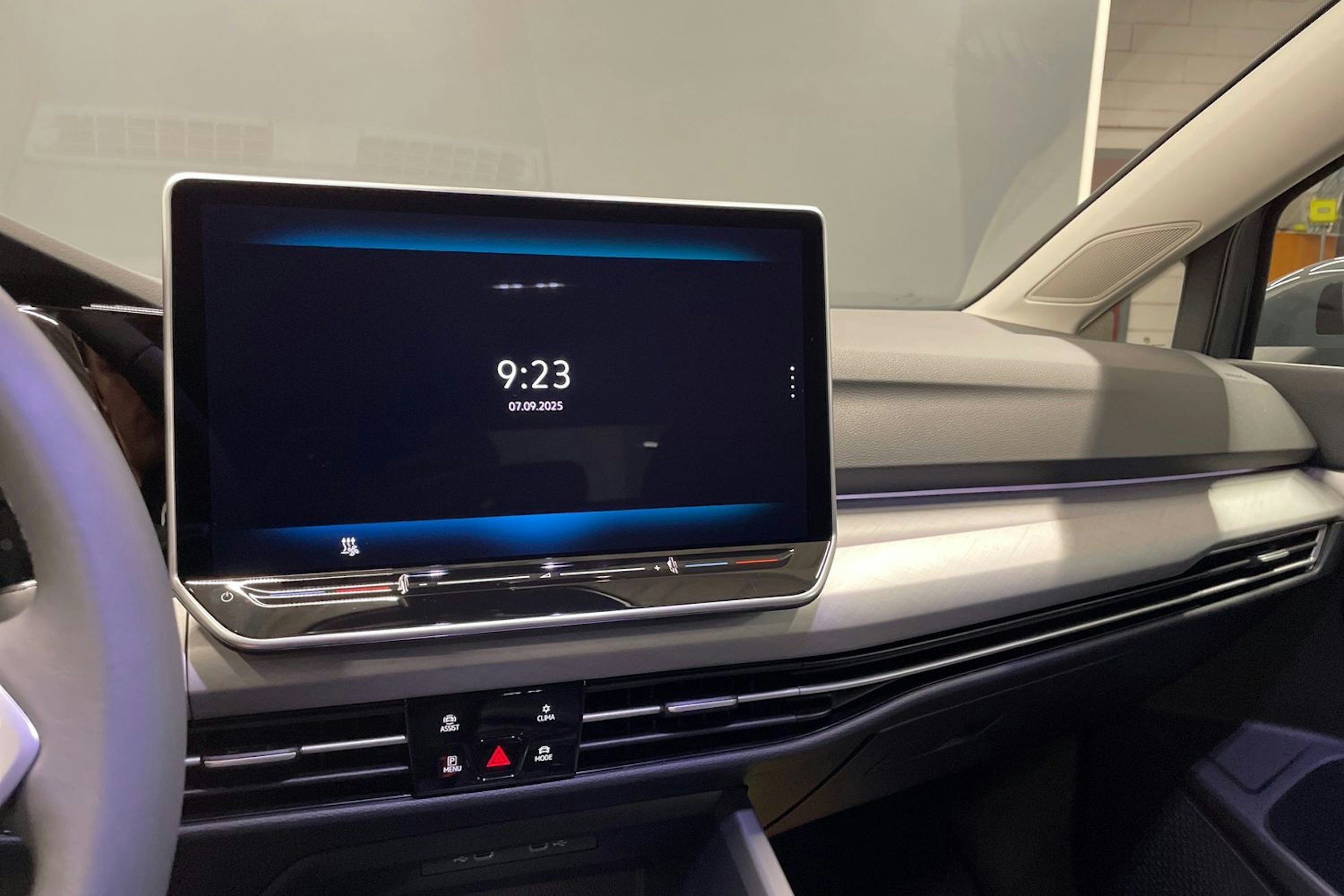 harmaa Volkswagen Golf 2025 kuva 14.