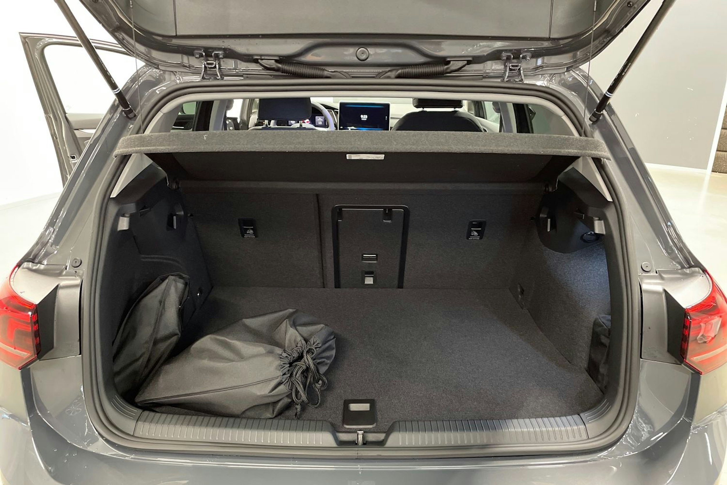 harmaa Volkswagen Golf 2025 kuva 15.