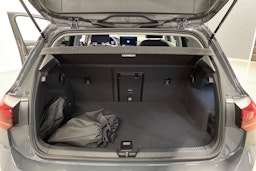 harmaa Volkswagen Golf 2025 kuva 15.