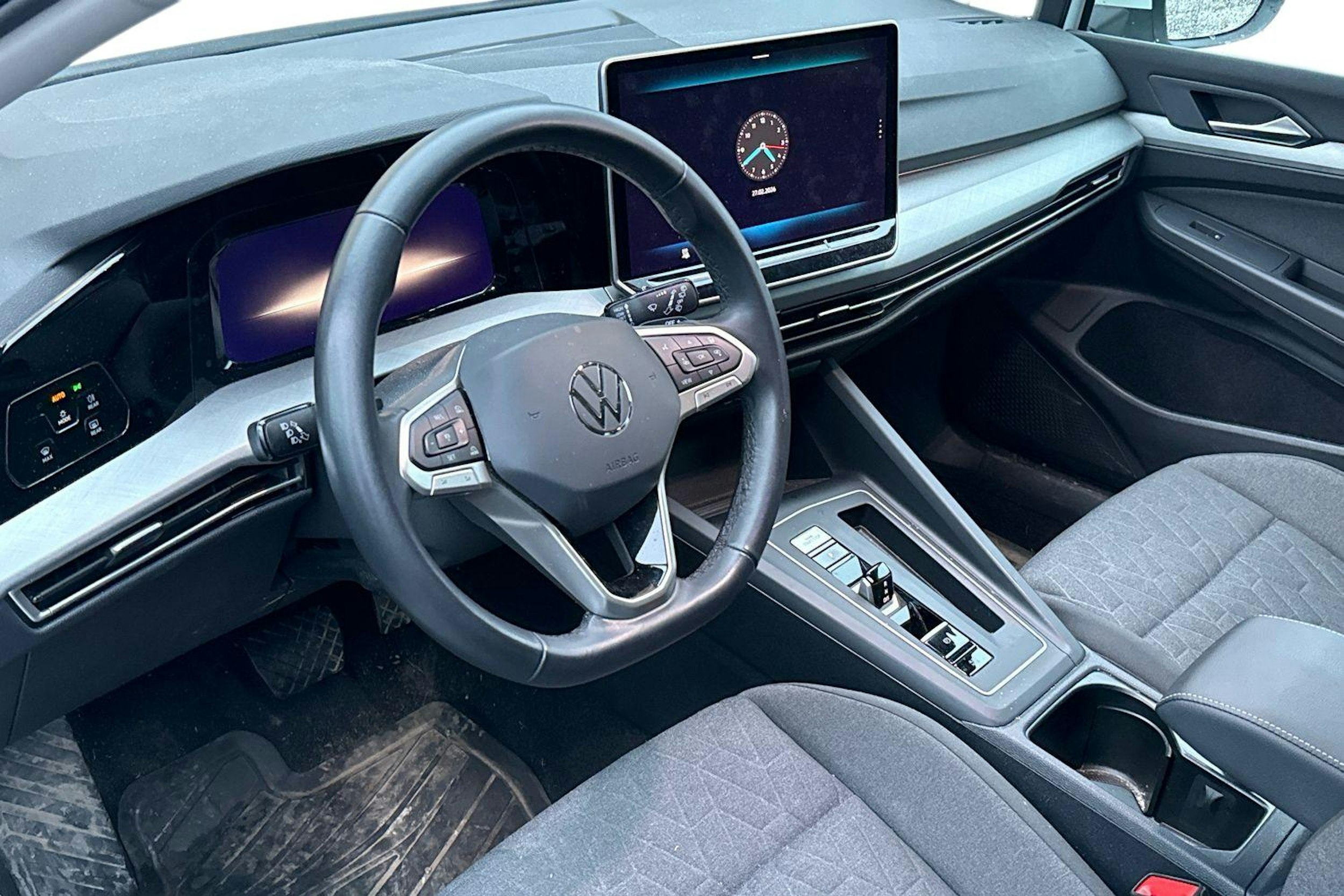 valkoinen Volkswagen Golf 2025 kuva 3.