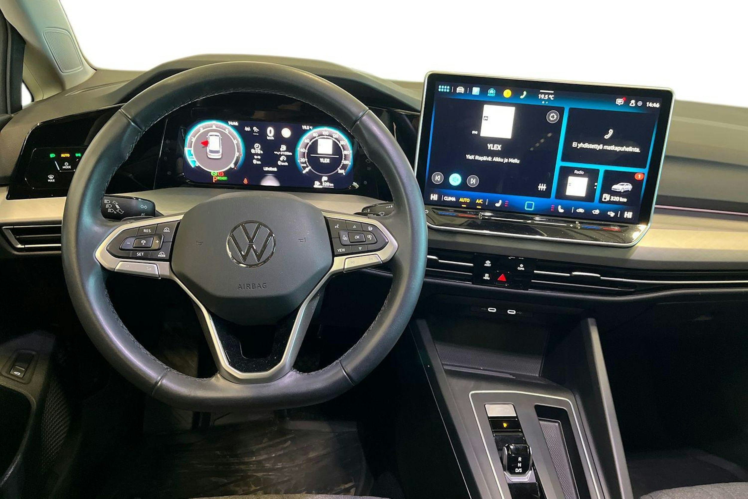 valkoinen Volkswagen Golf 2025 kuva 7.