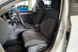 valkoinen Volkswagen Golf 2025 kuva 11.