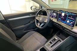 valkoinen Volkswagen Golf 2025 kuva 13.