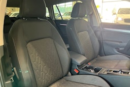 valkoinen Volkswagen Golf 2025 kuva 15.