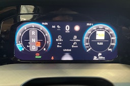 valkoinen Volkswagen Golf 2025 kuva 16.