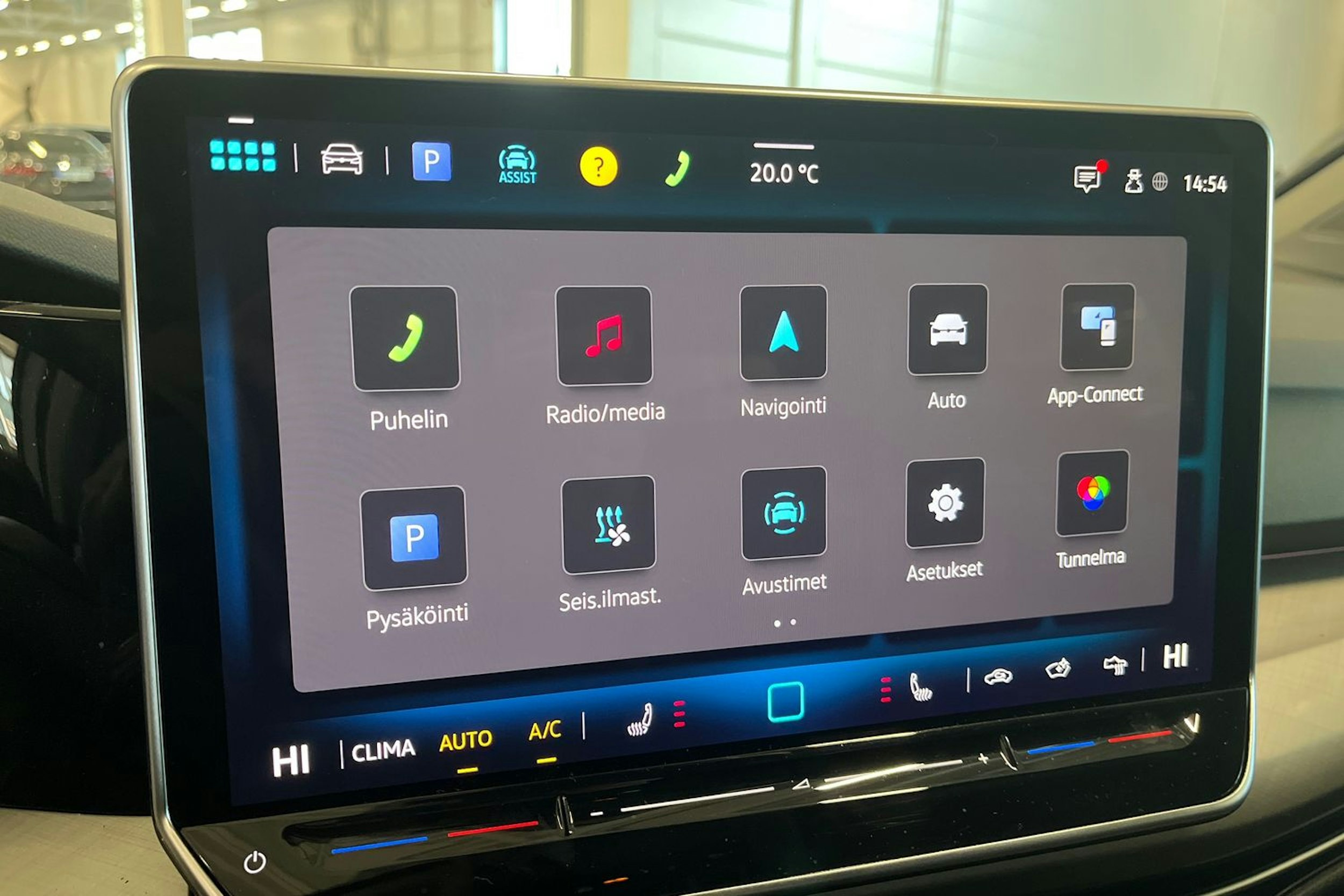 valkoinen Volkswagen Golf 2025 kuva 18.