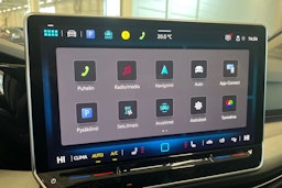 valkoinen Volkswagen Golf 2025 kuva 18.